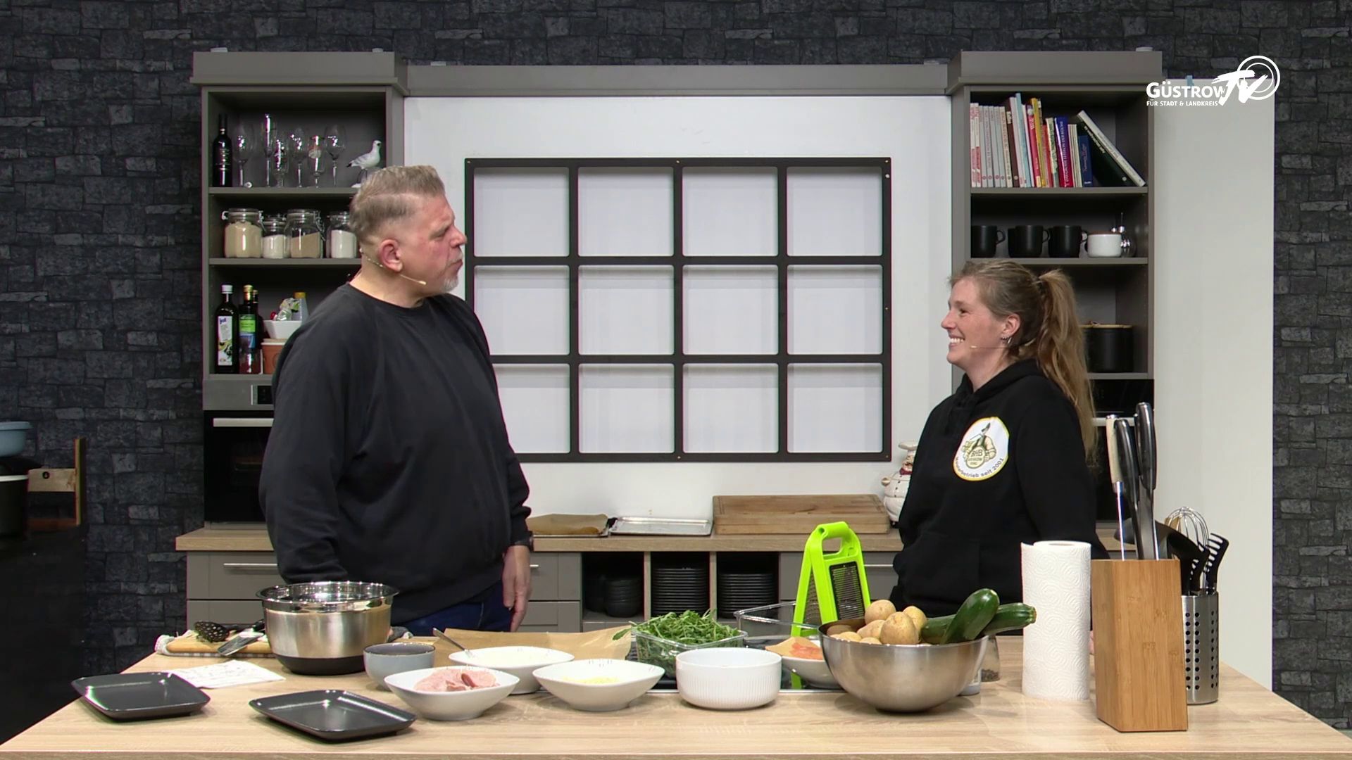 Mit Charme & Schürze zu Gast: Caro Perlitz